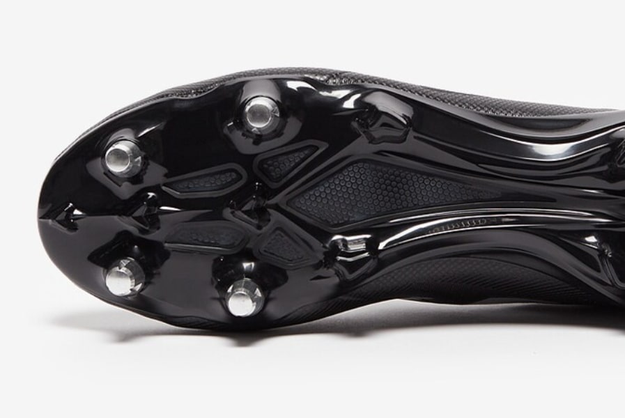 Hybrid rugby boots for all ground types