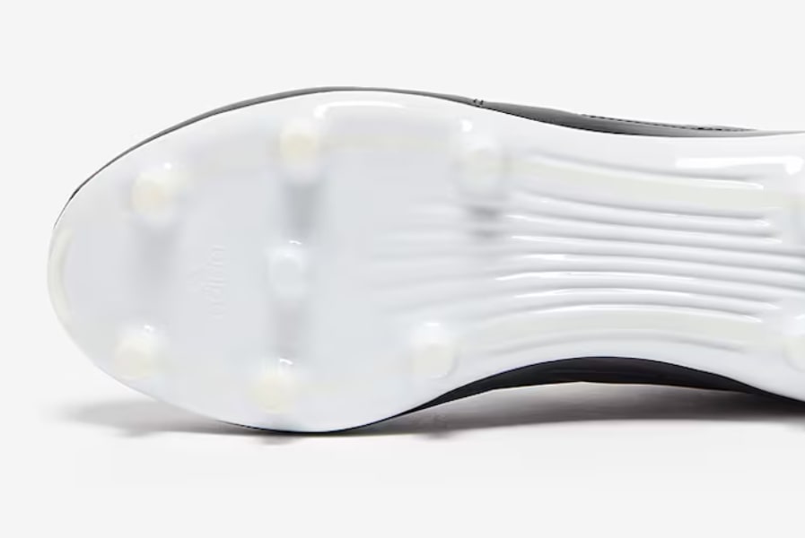 Molded rugby boots for dry ground